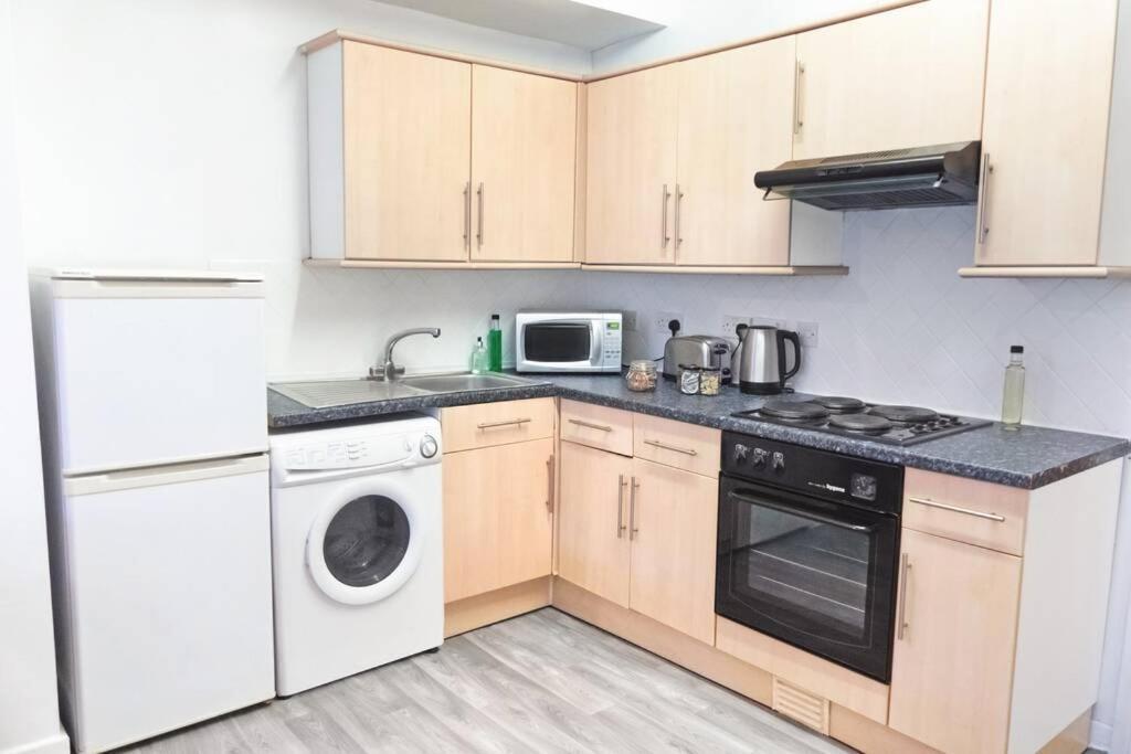 Apartment Up To 9 Close To Centre, Big Tv And Wifi 카디프 외부 사진